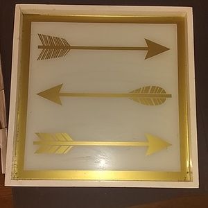 Golden arrow wall decor